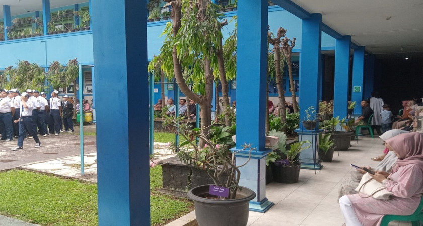 Mengapa Orangtua Harus Antar Anak saat MPLS? Ini Kata Mendikdasmen